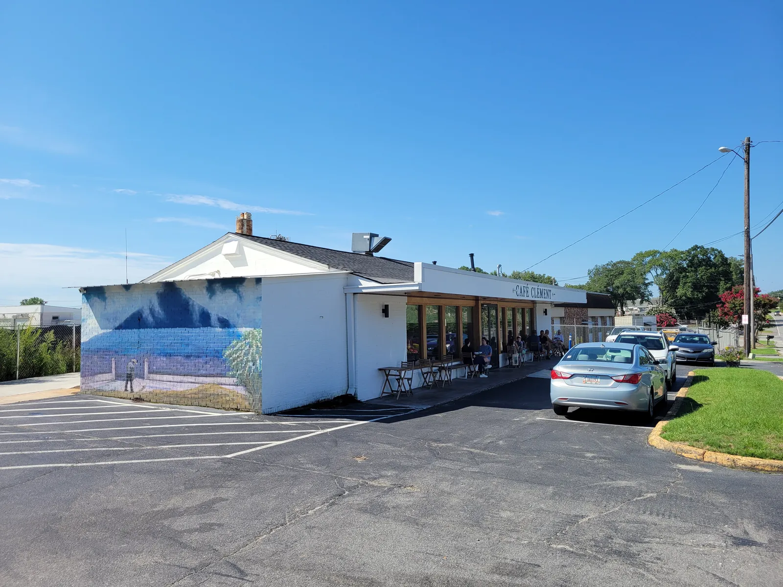 Café Clément on Canton Road in Marietta, with tables outside the front door